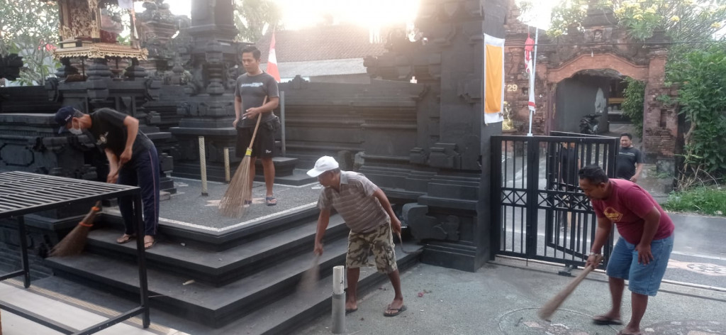 Kegiatan Gotong Royong di Lingkungan Banjar Cepaka, Desa Dalung